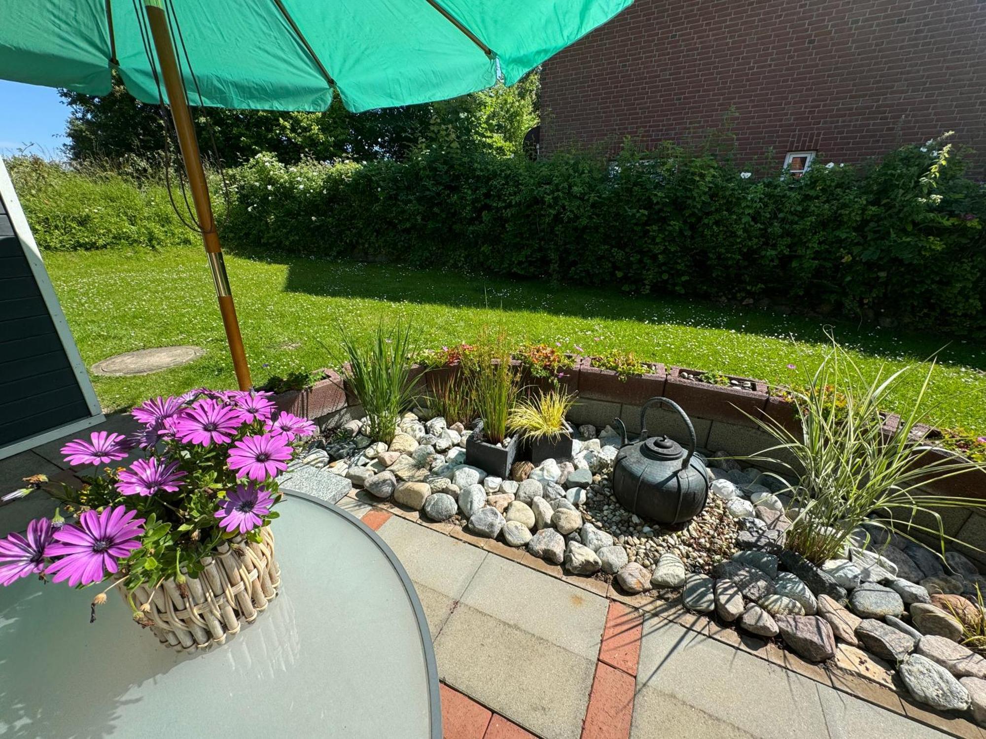 Segelund: Tranquil Seaside Retreat with Garden Terrace Apartment Schonhagen  Exterior photo